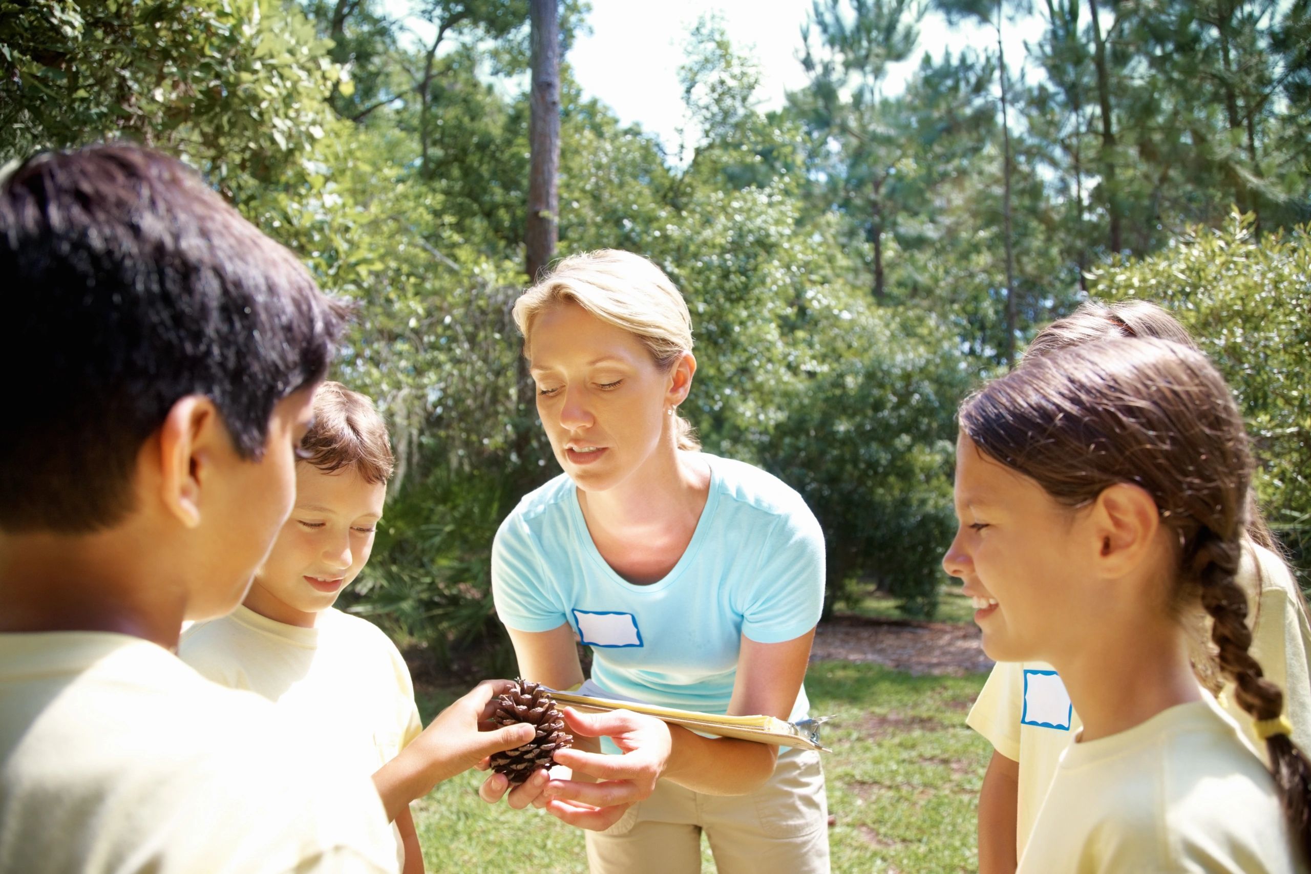 Teacher showing children an object as part of a clue-based activity